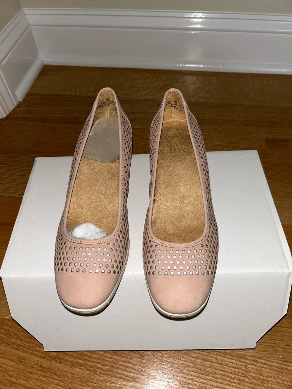 Naturalizer Tan Perforated wedge